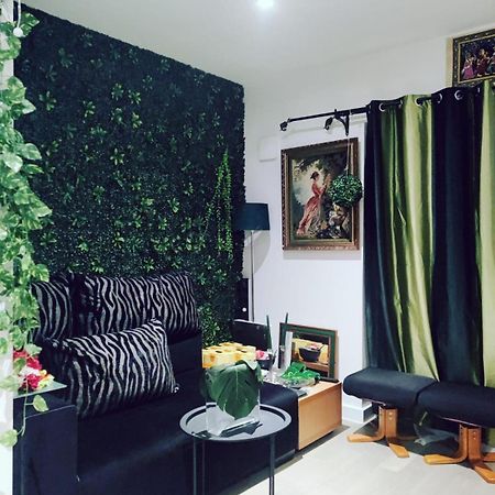 Uttsav Green - Affordable London Zone 3 - Accessible Public Transport Apartment ภายนอก รูปภาพ