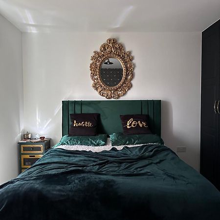 Uttsav Green - Affordable London Zone 3 - Accessible Public Transport Apartment ภายนอก รูปภาพ
