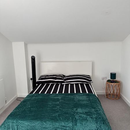 Uttsav Green - Affordable London Zone 3 - Accessible Public Transport Apartment ภายนอก รูปภาพ