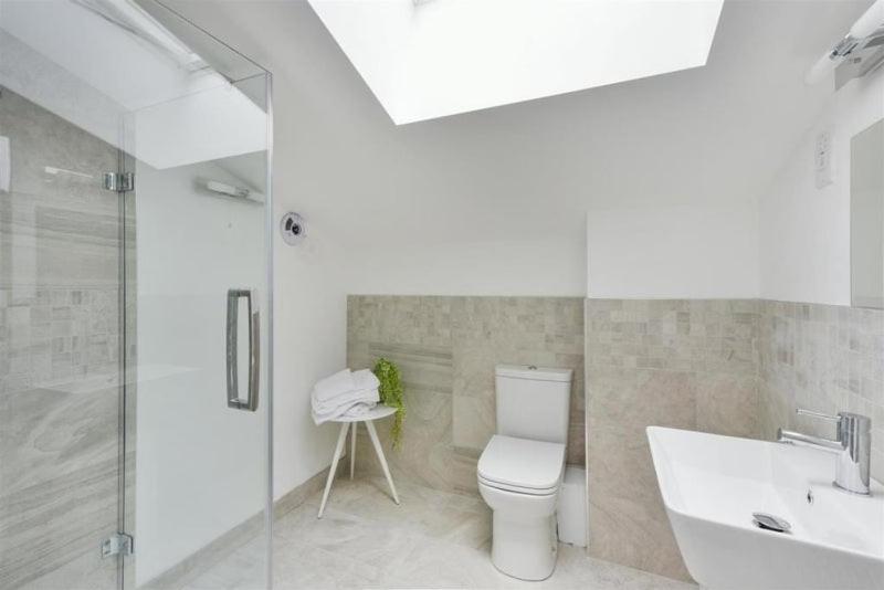 Uttsav Green - Affordable London Zone 3 - Accessible Public Transport Apartment ภายนอก รูปภาพ